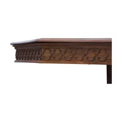 Неоготический восьмиугольный стол из богато украшенного орехового дерева. …