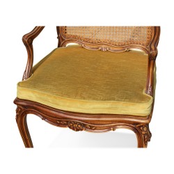 Fauteuil de style Louis XV en noyer mouluré avec siège et dos …