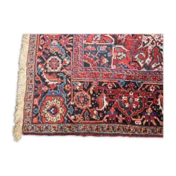 Orientteppich in Rottönen persischer Herkunft mit …