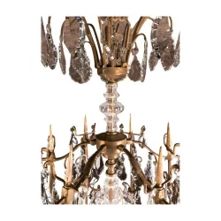 盏青铜和水晶制成的大型凡尔赛枝形吊灯，18 盏灯……