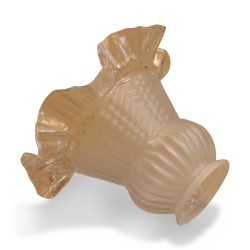 Tulipe en verre. Diamètre de la bague : 5.5 cm.