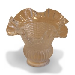 Tulipe en verre. Diamètre de la bague : 5.5 cm.