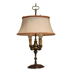 бронзовая лампа с 4 лампочками, кремовым абажуром и …