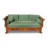 Louis-Philippe Sofa in Nussbaum und Kissen in grünem Stoff … - Moinat - Sofas, Couchs