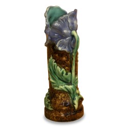 Vase barbotine avec décors floral. France.