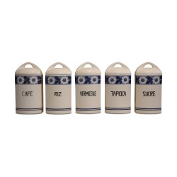 套食品和调味品厨房罐。