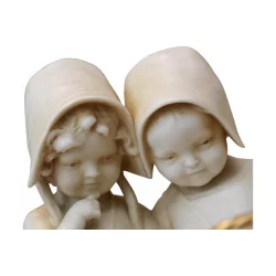 Statuette en porcelaine "2 Enfants et leur chat"