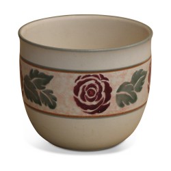 Topf mit Blumen geschmückt.