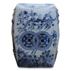 蓝色中国凳子。