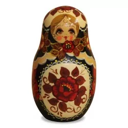 俄罗斯套娃或俄罗斯套娃是一种由……制成的空心人形