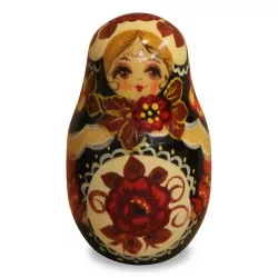 俄罗斯套娃或俄罗斯套娃是一种由……制成的空心人形