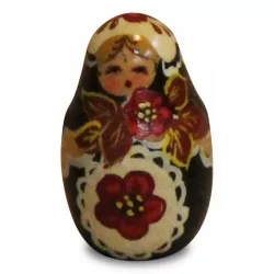 俄罗斯套娃或俄罗斯套娃是一种由……制成的空心人形