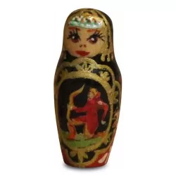 俄罗斯套娃或俄罗斯套娃是一种由……制成的空心人形