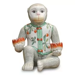 “代尔夫特”瓷器制成的猴子烛台。花卉装饰。