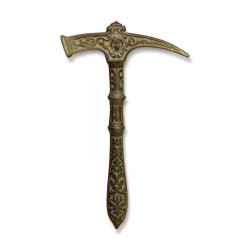 Un marteau décoratif en bronze.