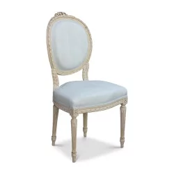 Деревянный стул в стиле Людовика XVI, выкрашенный в белый цвет и обтянутый тканью…