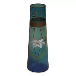 个彩绘蓝色玻璃花瓶。法国，大约 1900 年。