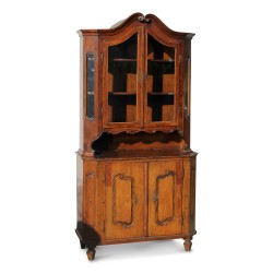 Sideboard aus geformter Eiche. Lüttich, Belgien.