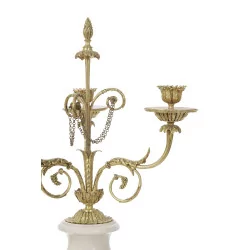 Paire de candélabres de style Louis XVI, en marbre blanc et …