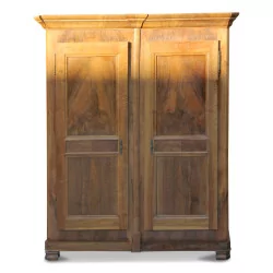 胡桃木双门衣柜。 1830 年左右。