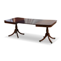 Table en acajou avec rallonges.