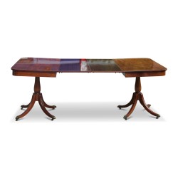Table en acajou avec rallonges.