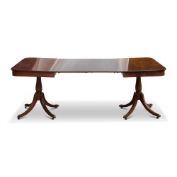 Table en acajou avec rallonges.