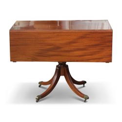 Table en acajou avec rallonges.