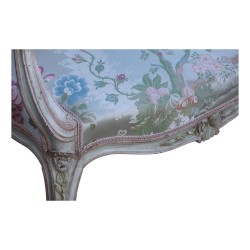 Louis XV cabriolet armchair in richly hand-carved wood …