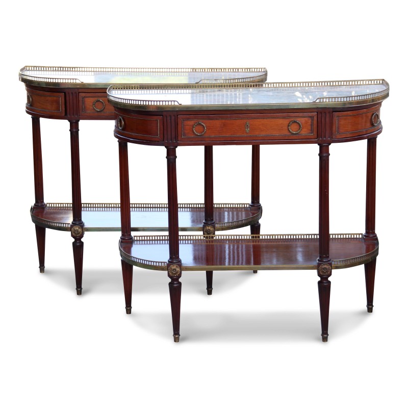 Pair of Louis XV half-moon sideboards in mahogany, marble top... - Moinat - Consoles, Side tables, Sofa tables Pair of Louis XV half-moon sideboards in mahogany, marble top... - Moinat - Consoles, Side tables, Sofa tables