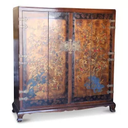 Chinese lacquer cabinet with concertina door. Paris, …
