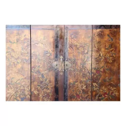 个带手风琴门的中国漆柜。巴黎，……