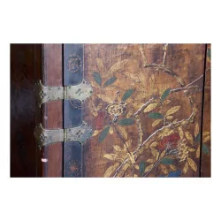 个带手风琴门的中国漆柜。巴黎，……