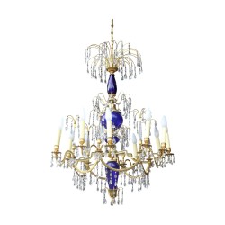 Lustre à cristaux en bronze doré et verre bleu.