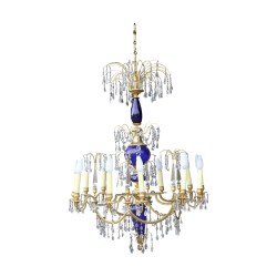 Lustre à cristaux en bronze doré et verre bleu.