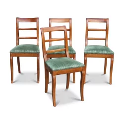 套 4 把胡桃木椅子，座椅上覆盖着……