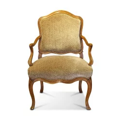 伯尔尼路易十五扶手椅，表面覆盖豹纹天鹅绒。