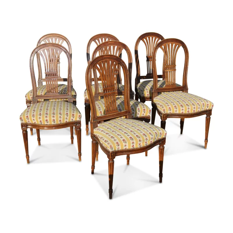 Un lot de 7 chaises Louis XVI en noyer. - Moinat - Chaises