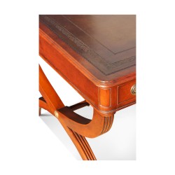 Ein flacher Schreibtisch aus englischem Mahagoni im Regency-Stil