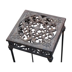 Une table sellette en fonte (travail français).