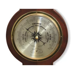 Ein Barometer aus Holz.