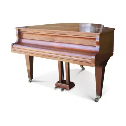 Un piano Baldur de 1928 en bois.