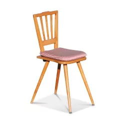 Scabelle chair in cherry wood (central Switzerland).
