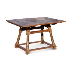 瓦莱桌，镶嵌胡桃木，带球形脚。