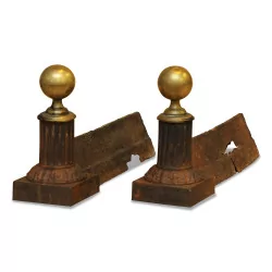 Paar Directoire Bügelböcke aus Gusseisen und Bronze.