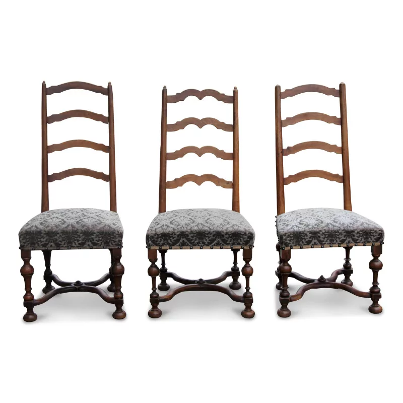 3 разных стула Людовика XIII из орехового дерева. - Moinat - Стулья