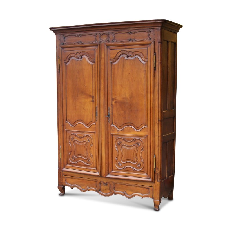 A richly molded \"lakeside\" Vaudois wardrobe in solid walnut. - Moinat - Cupboards, wardrobes A richly molded \"lakeside\" Vaudois wardrobe in solid walnut. - Moinat - Cupboards, wardrobes