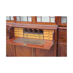 个带秘书的英式红木书柜。