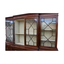 Bibliothèque anglaise en acajou flammé avec écritoire. Vers 1800.