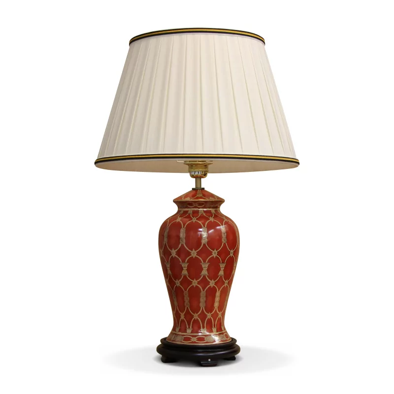 Eine rot-goldene Keramiklampe mit Holzsockel - Moinat - Tischlampen